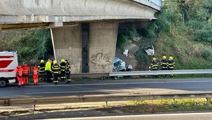 Smrteľná nehoda na D2. Senior na mieste nemal šancu na prežitie