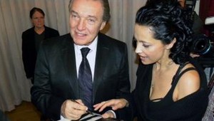 Gott prezentoval knihu "Karel Gott - Legenda"