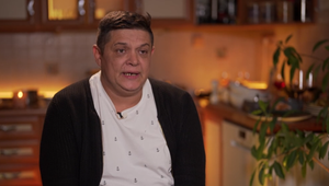 Do Bez servítky sa vracia Erik Hilár: Pripomeňte si jeho účinkovanie v šou VyVolení!