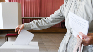 PRIESKUM: Vládny Smer upadá, PS/Spolu napriek škandálom rastie