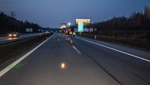 Chodec zomrel po zrážke autom. Vodič z miesta ušiel