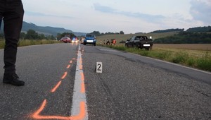 Smrteľná nehoda pri Hnúšti. Zasahoval aj vrtuľník