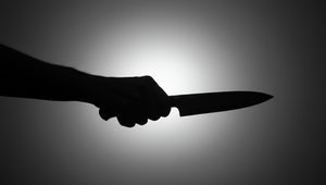 Polícia zasahuje: Žena pod vplyvom alkoholu bodla muža do hrudníka