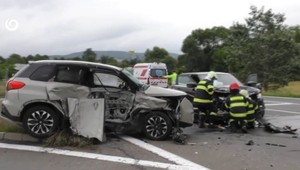 Nebezpečný výjazd. Auto letelo vzduchom na mieste, kde sa nehody stále opakujú