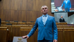 Niektorí poslanci Hlasu nehlasovali o odvolaní Šimečku. Máme riešiť iné priority, odkázal jeden z nich