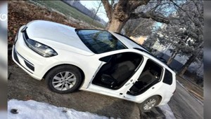 Kuriózna krádež: Zo zaparkovaného auta zlodeji ukradli všetky dvere