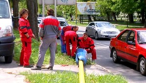 Prekvapenie z neba. Stanislavovi padla na auto pouličná lampa