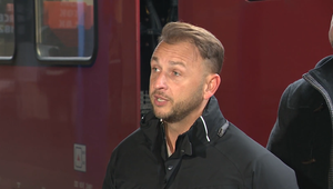 Neobjasnená kúpa: Vlaky "zadarmo" pre policajtov, limuzíny za státisíce pre ministra