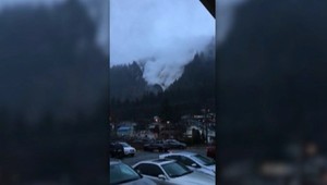 VIDEO: Na domy sa rútila lavína