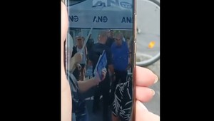 VIDEO: Prehovoril muž, ktorý napadol barlou Andreja Babiša