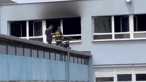 Hamran o tragickom požiari gymnázia: Polícia čaká na posudky a pitvu
