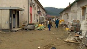 Osadníci sa hádajú, kto bude bývať v nových domoch