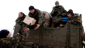 Ulice obliehaného Debaľceve pod paľbou, povstalci postupujú