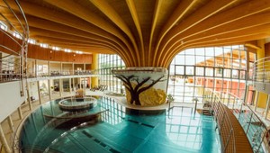 Úrady zakázali kúpanie v štyroch bazénoch v Podhájskej