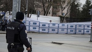 Pred ambasádou USA v Ankare sa po zavraždení ruského veľvyslanca strieľalo