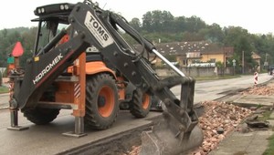 Stavitelia zasypali jarky kameňmi. Podľa nahnevaného obyvateľa ide o svetový unikát