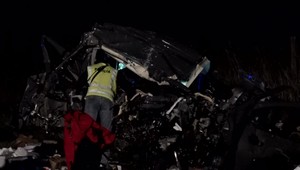 Dodávka zašla do protismeru, zrážku s kamiónom jej vodič neprežil