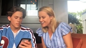 Na smiech alebo do plaču? Slávna mama TAKTO strápnila svojho syna!