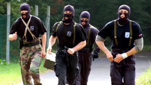 Díleri skryli drogy rafinovane. Policajtov ale neoklamali