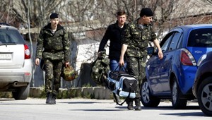 Ukrajinskí vojaci mieria na pevninu. Rusko prepustilo zajatcov