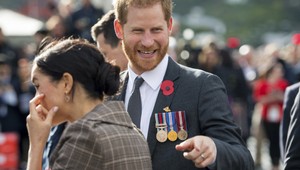 Harry nosí deravé topánky