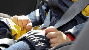 Polročný chlapček zomrel po očkovaní. Polícia vyšetruje, či bol dôvodom prekročený dátum spotreby