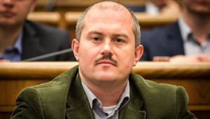 Koalícia hľadá cestu, ako by po zrušení Kotlebovej strany extrémistom znemožnila pôsobenie v politike