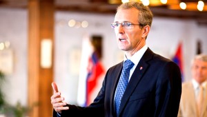 ROZPOČET. Štefanec (SDKÚ-DS) roztrhal návrh rozpočtu