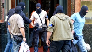 V Čechách stále rušno. Ďalšie domové prehliadky