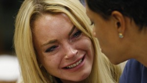 VIDEO: Filmová hviezda na dne. Lindsay Lohan ide do basy!