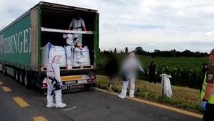 Migrantov, ktorých policajti zadržali v návese kamióna na diaľnici D1, z našej krajiny vyhostia