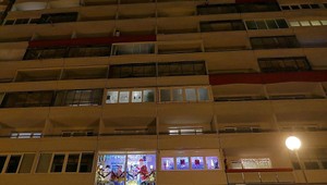 Vyzdobené balkóny na Vianoce. Gýč alebo krása?