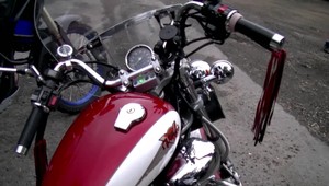 Hliadka zastavila 51-ročného muža na motorke. Ten jazdil bez vodičáku, no zato s alkoholom v krvi