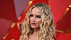 Hrozivá nehoda počas nakrúcania! Hviezdu zasiahli pri explózii črepy do tváre!