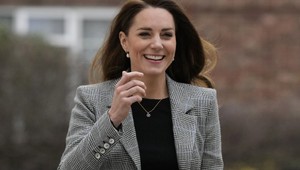 TOTO je ale vrúcne objatie! Stretnutie po dlhých rokoch, Kate neodolala a vrhla sa mu do náručia!