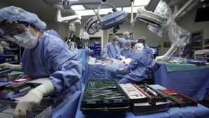 Siamské dvojičky dnes oddelia