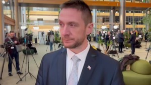 VIDEO: Milan Uhrík reaguje na vypnutý mikrofón