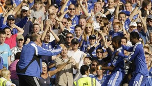 Chuligáni Chelsea napadli autobus ManU