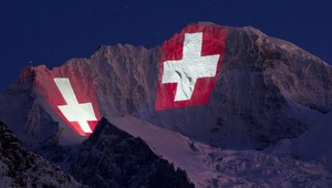 Tragédia vo Švajčiarsku. Päť ľudí zahynulo v horiacom aute