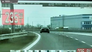 Cestný pirát pri Trenčíne: Po diaľnici šiel 235 km/h