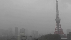 Tokio čelí prívalovým dažďom a výpadkom prúdu pred príchodom tajfúnu Ampil