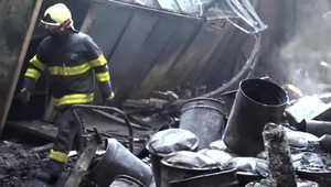 Fabriku v Ružomberku pohltili plamene. Oheň mal vypuknúť v lakovni