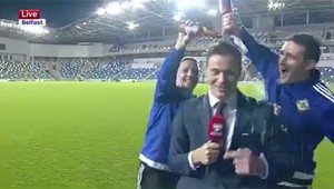 Historický postup Sev. Írska si odniesol aj televízny reportér