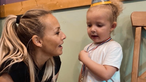 Má 42 rokov, 3-ročného syna a už je aj BABKA! Známa česká moderátorka sa pochválila vnučkou!