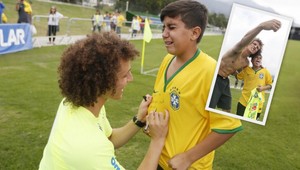 Na ihrisku tvrdý ako skala, inak dobrák od kosti. David Luiz rozplakal fanúšika