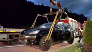 V obci na Horehroní polícia zadržala odstavené luxusné auto. Podľa TV JOJ má súvislosť so sériou lúpeží