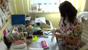 Zdravotníci v Prievidzi si šijú rúška sami