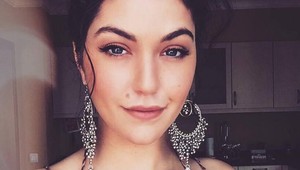 Celeste čelí kritike. Vie vôbec po anglicky?