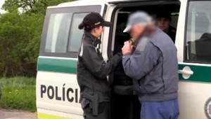 Opitý dôchodca spôsobil dopravnú nehodu a pokračoval v jazde