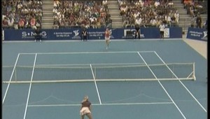 Šarapovová do štvrťfinále proti Heninovej